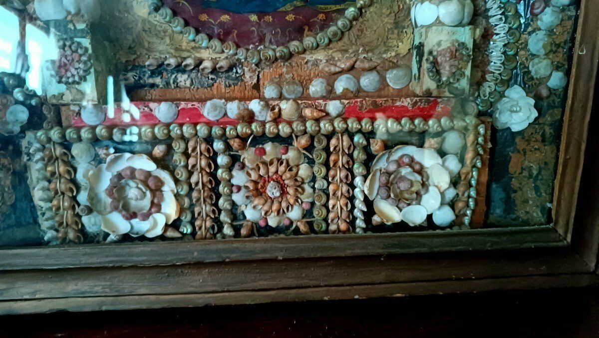 Large Execution Of The Madonna In A Setting Of Coral And Shells, 19th Century photo buy