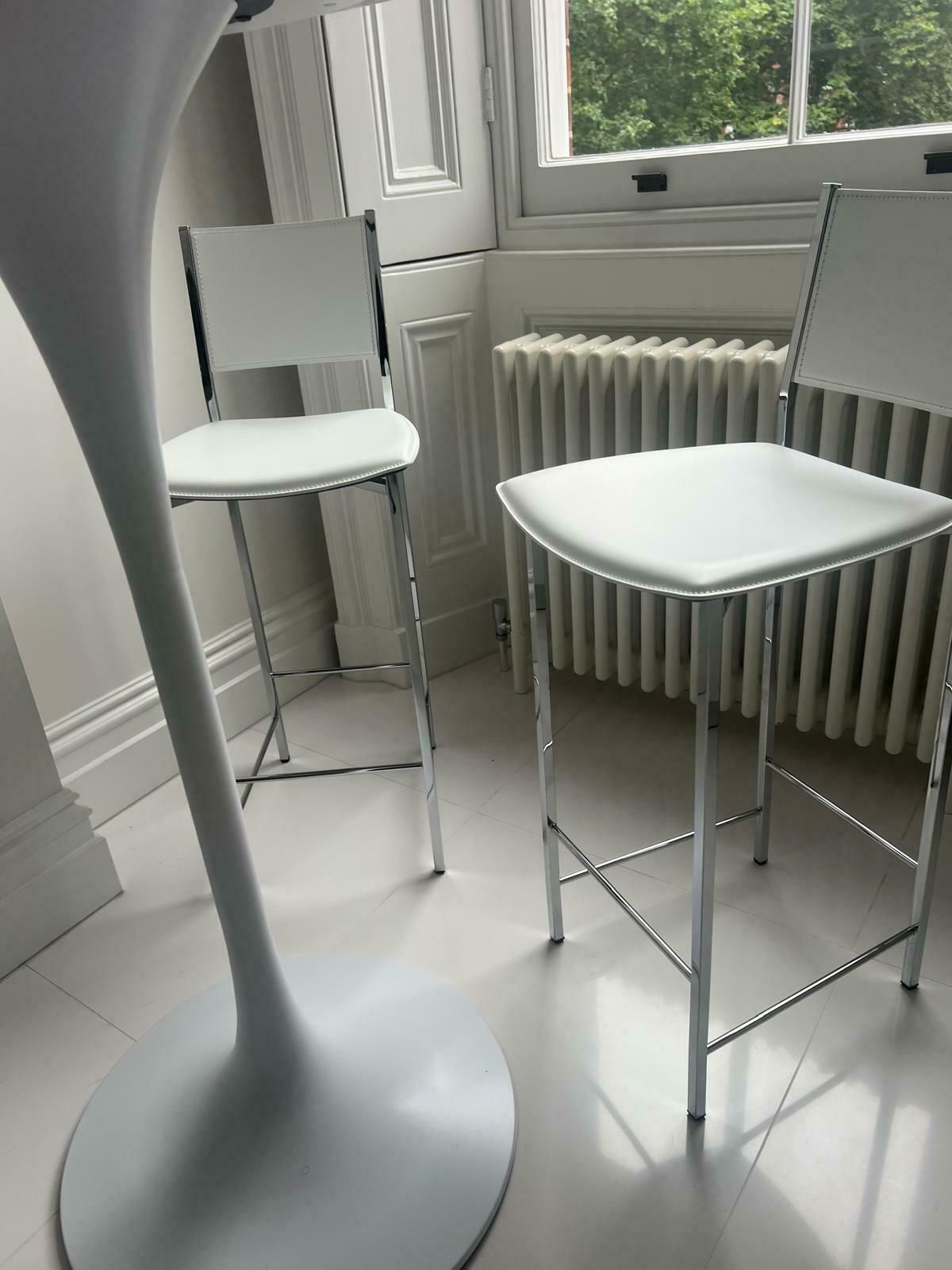 Tulip Style White Marble Bar Table photo Furniture