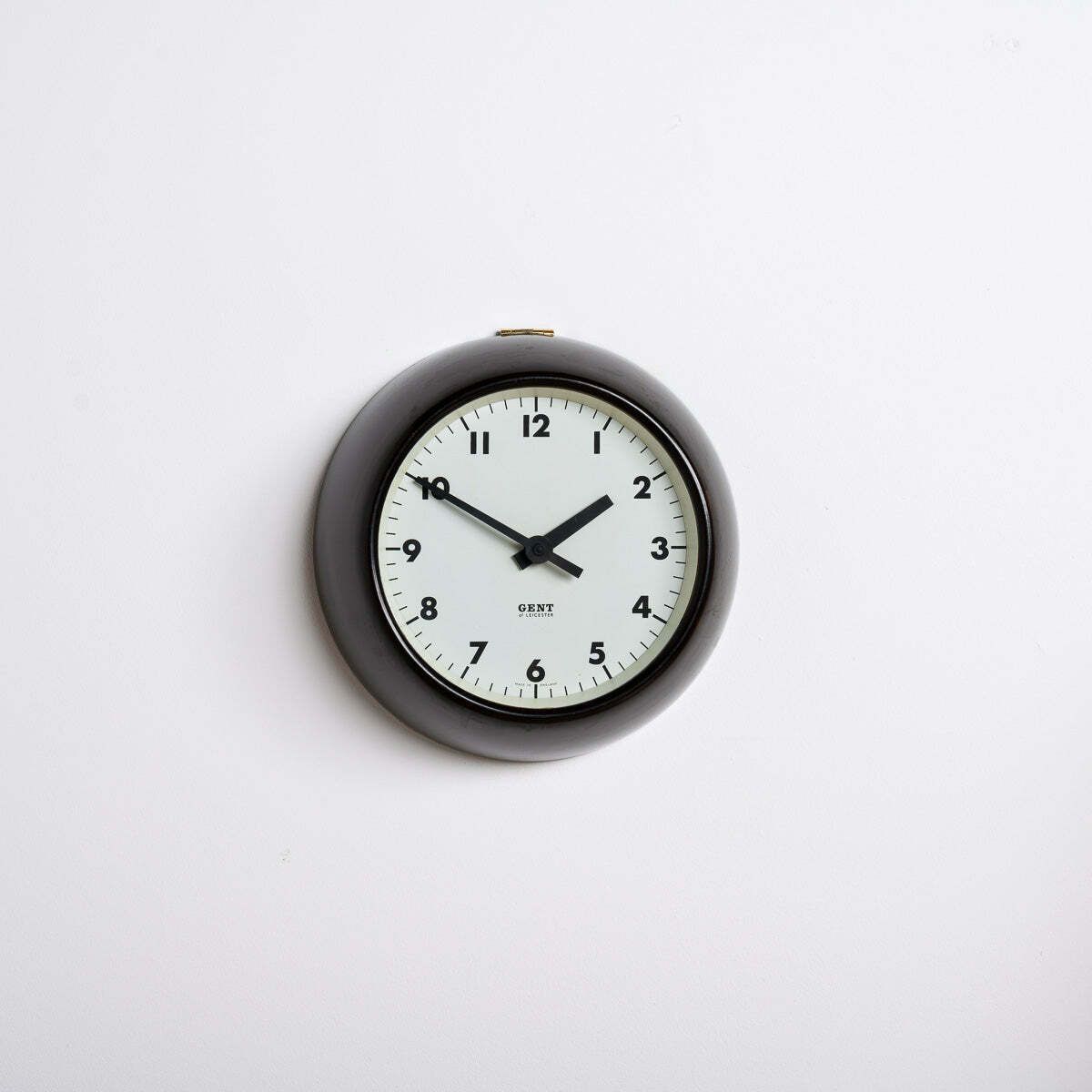 Rare Extra Small Vintage Bakelite Wall Clock By Gent Of Leicester   Ig221303e photo vintage