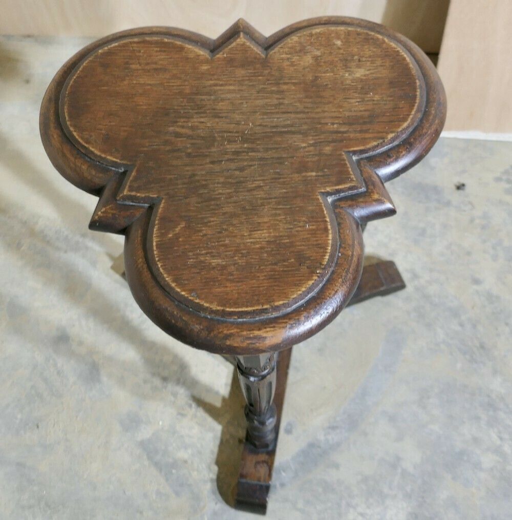 Celtic Gothic Oak Clover Leaf Table photo 594.0