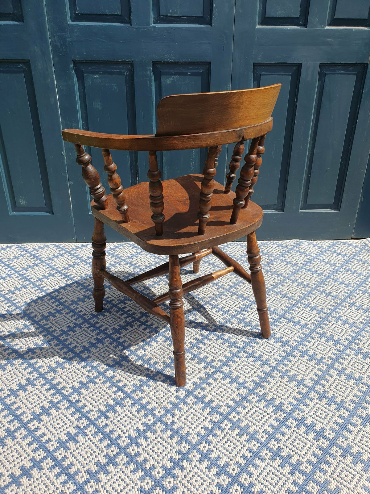 Smokers Bow Back/Captain's Windsor Chair photo vinterior
