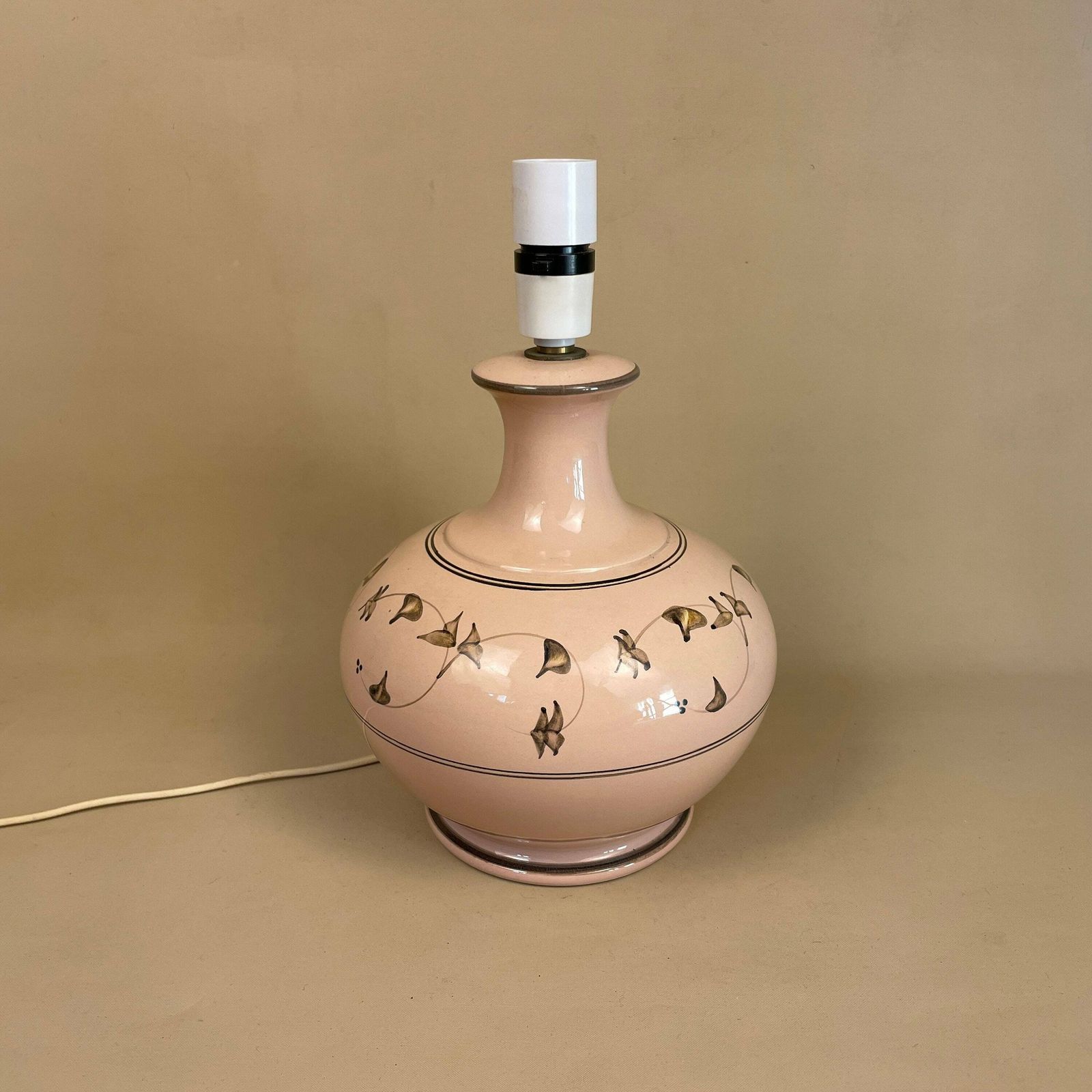 Vintage Ceramic Lamp Hand Painted Detail Retro Light Bedside Table Desk Porcelain Vase Pink Pattern Vintage Antique Cottage Round