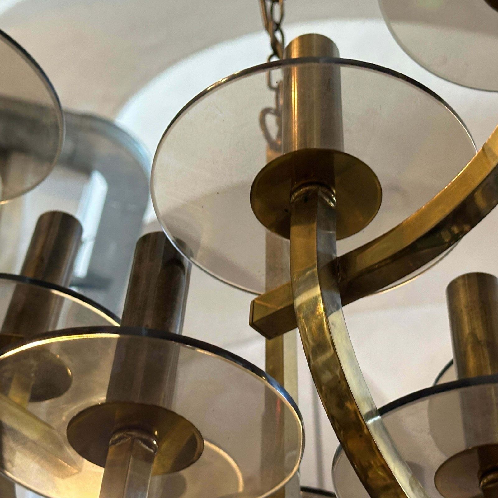 photo vinterior 1960s Gaetano Sciolari Mid Century Modern Brass And Smoked Glass Chandelier