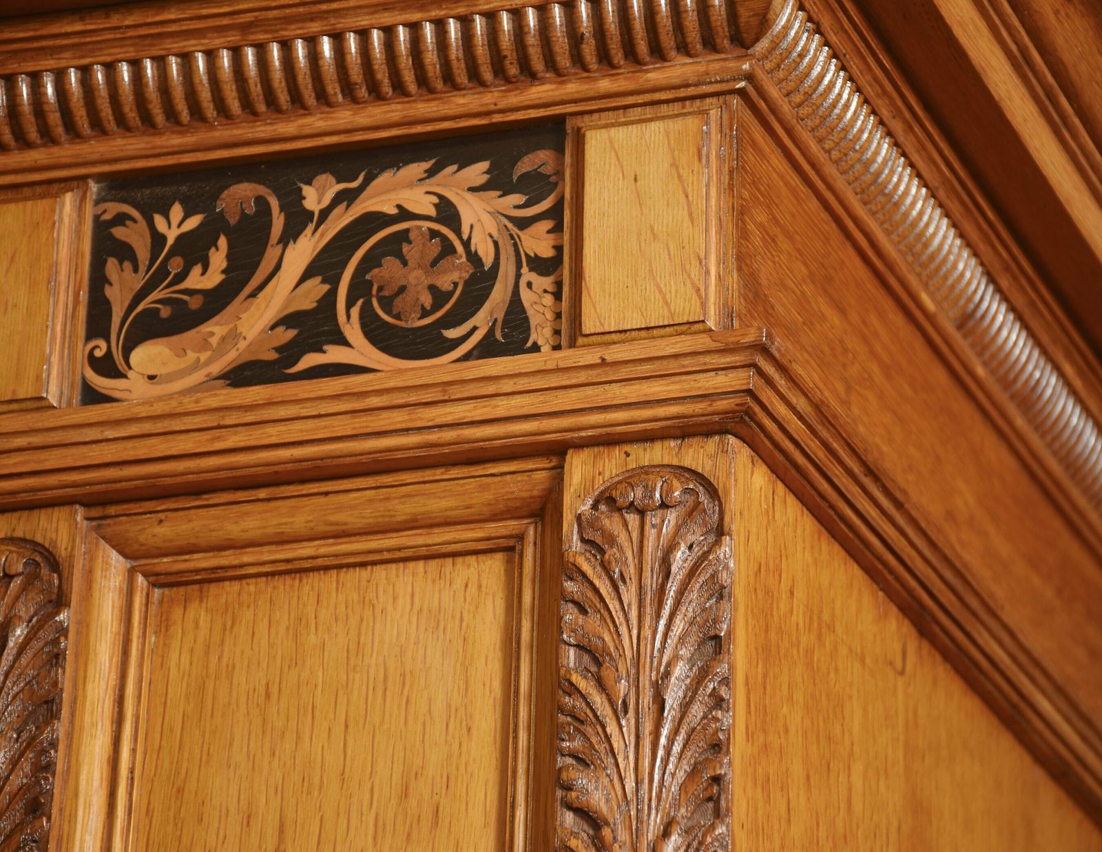 photo vinterior Gillows Of Lancaster Marquetry Inlaid Oak Wardrobe