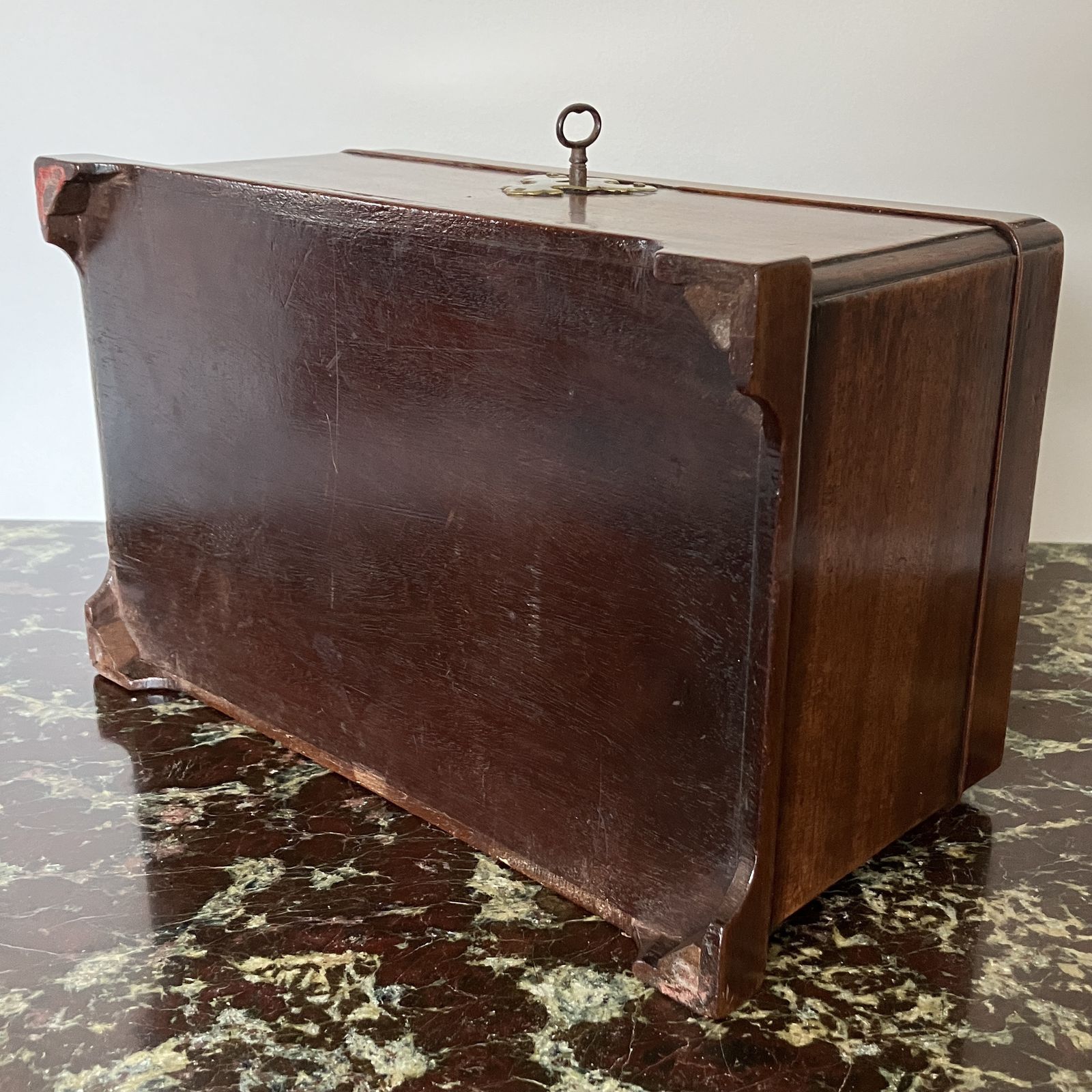 photo furniture George III Mahogany Tea Caddy, Circa 1760