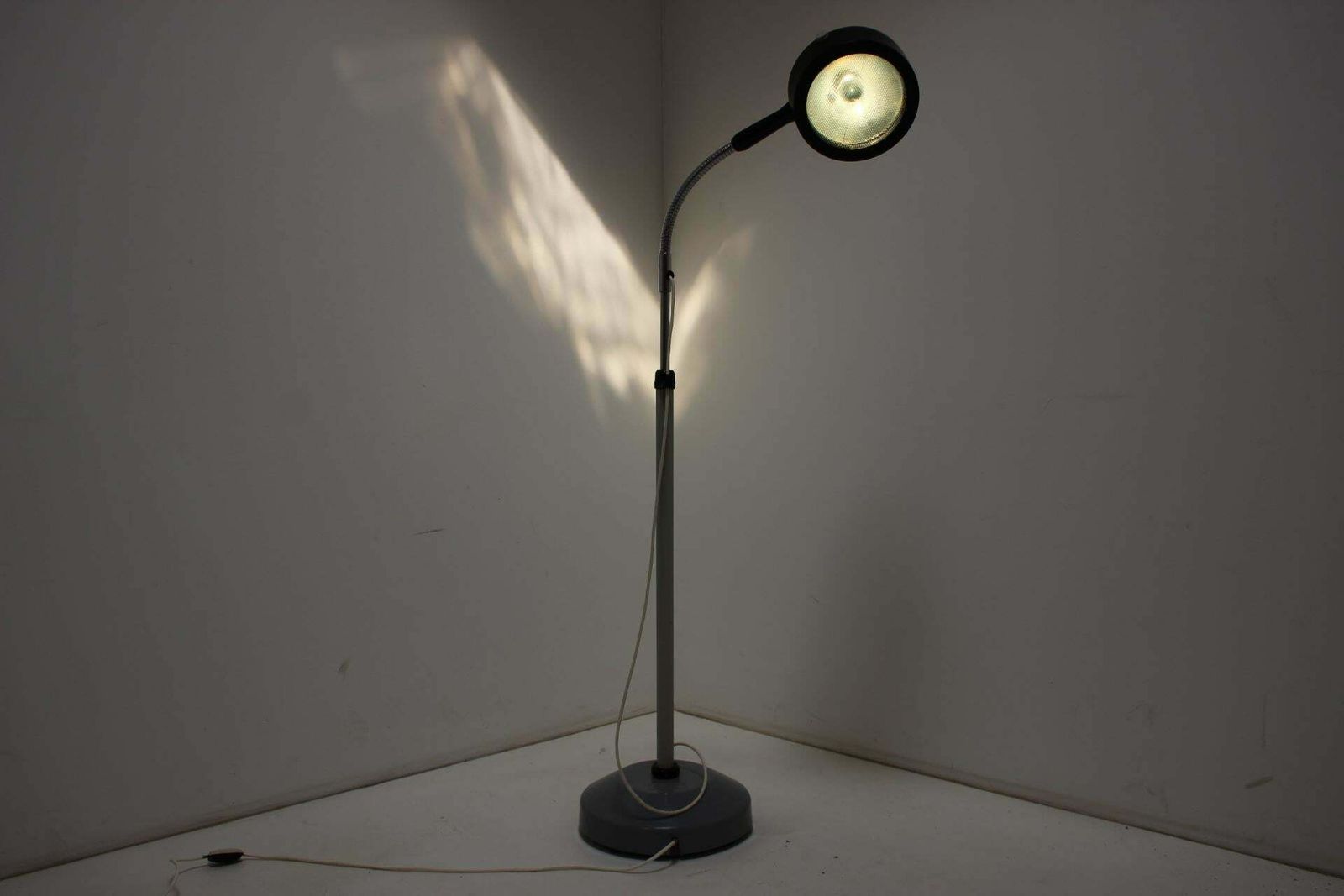 Mid Century Floor Lamp Type B130, 1960s, Poland photo vinterior