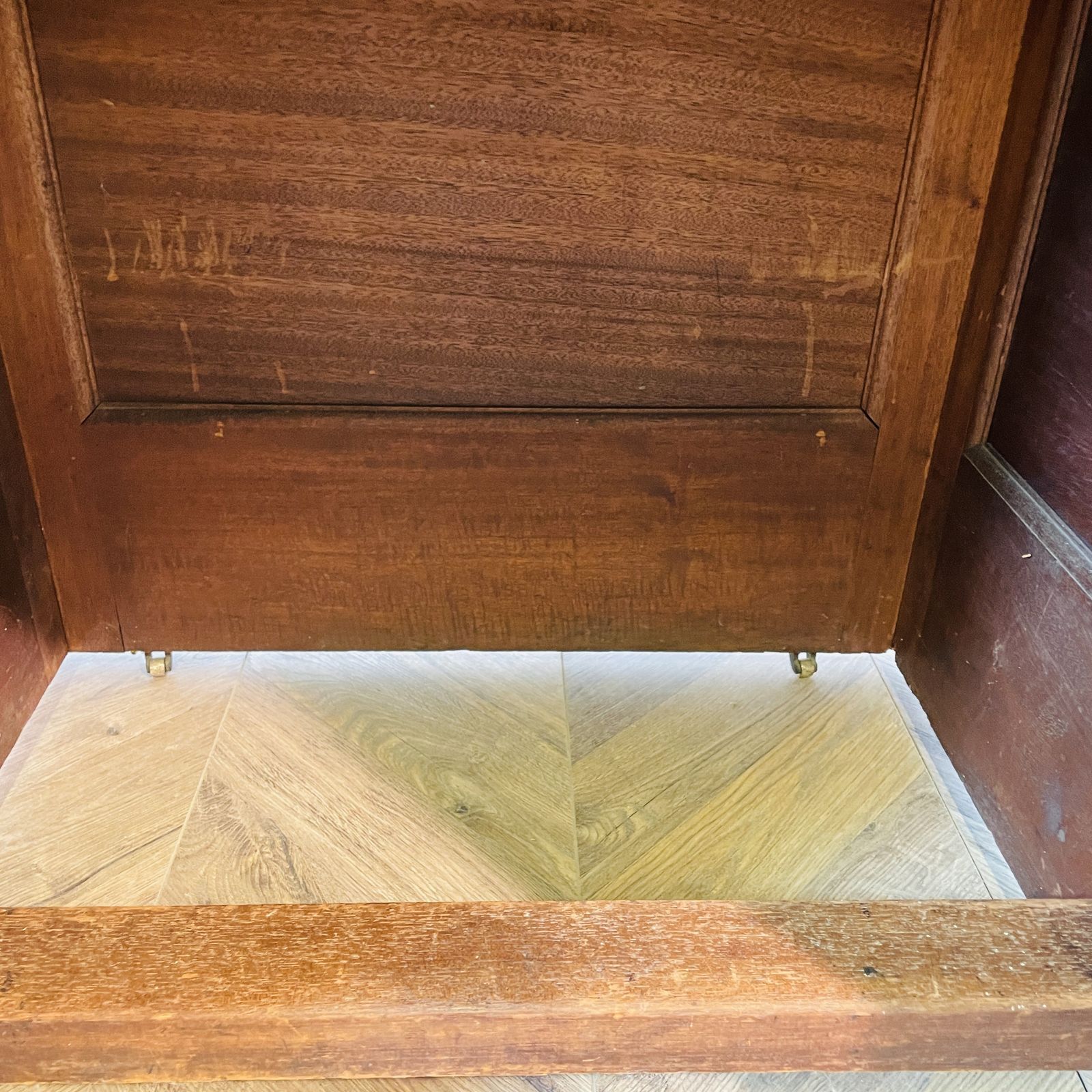 photo vintage Antique English Oak Davenport Desk On Castors, Circa 1900s