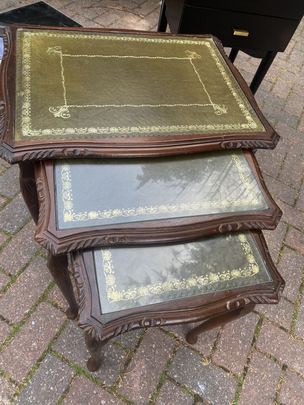 Mahogany Nest Of Tables Queen Anne Style Legs With Brown Embossed Leather Top photo Furniture