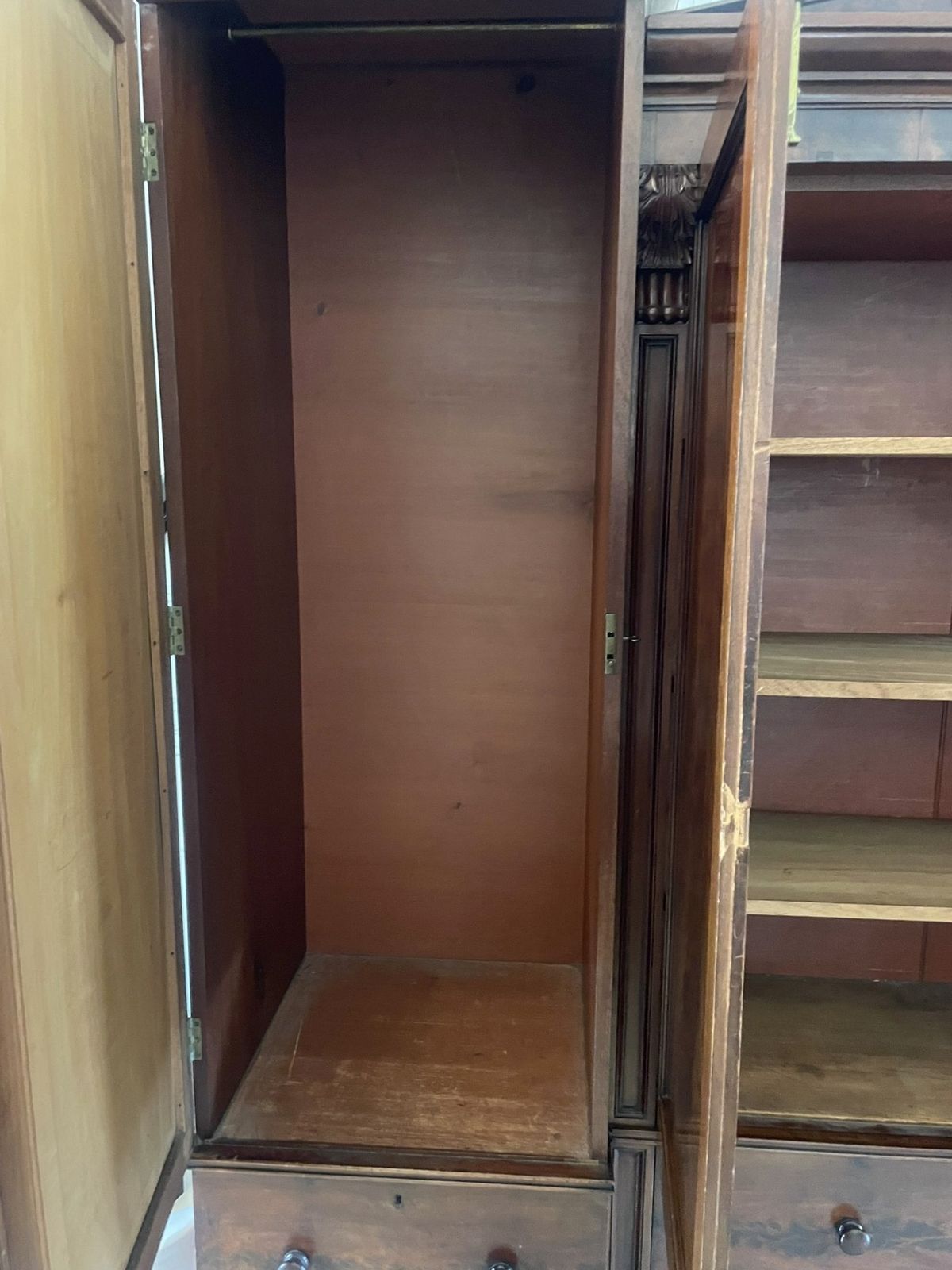 Outstanding Quality Large 19th Century Antique Figured Mahogany Wardrobe photo 4495.0
