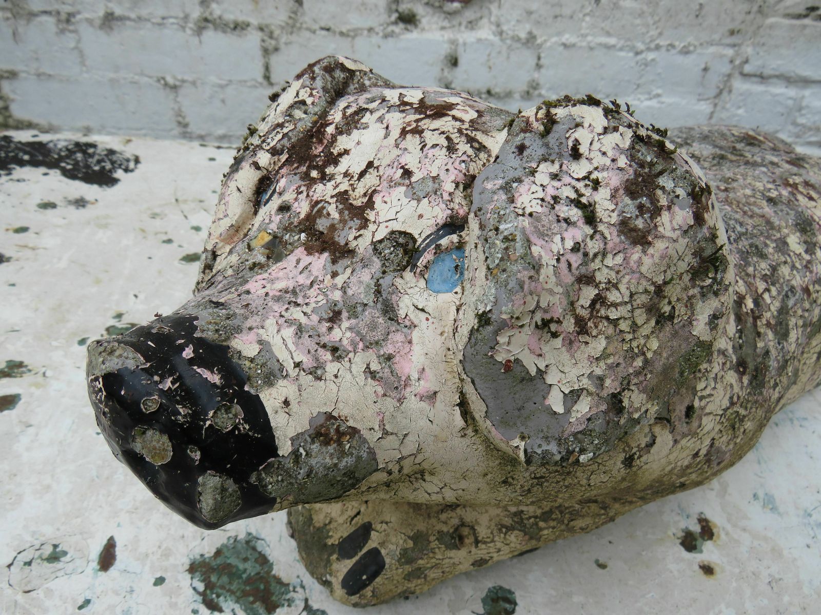 Vintage English Weathered Garden Stone Pig Ornament photo 130.0