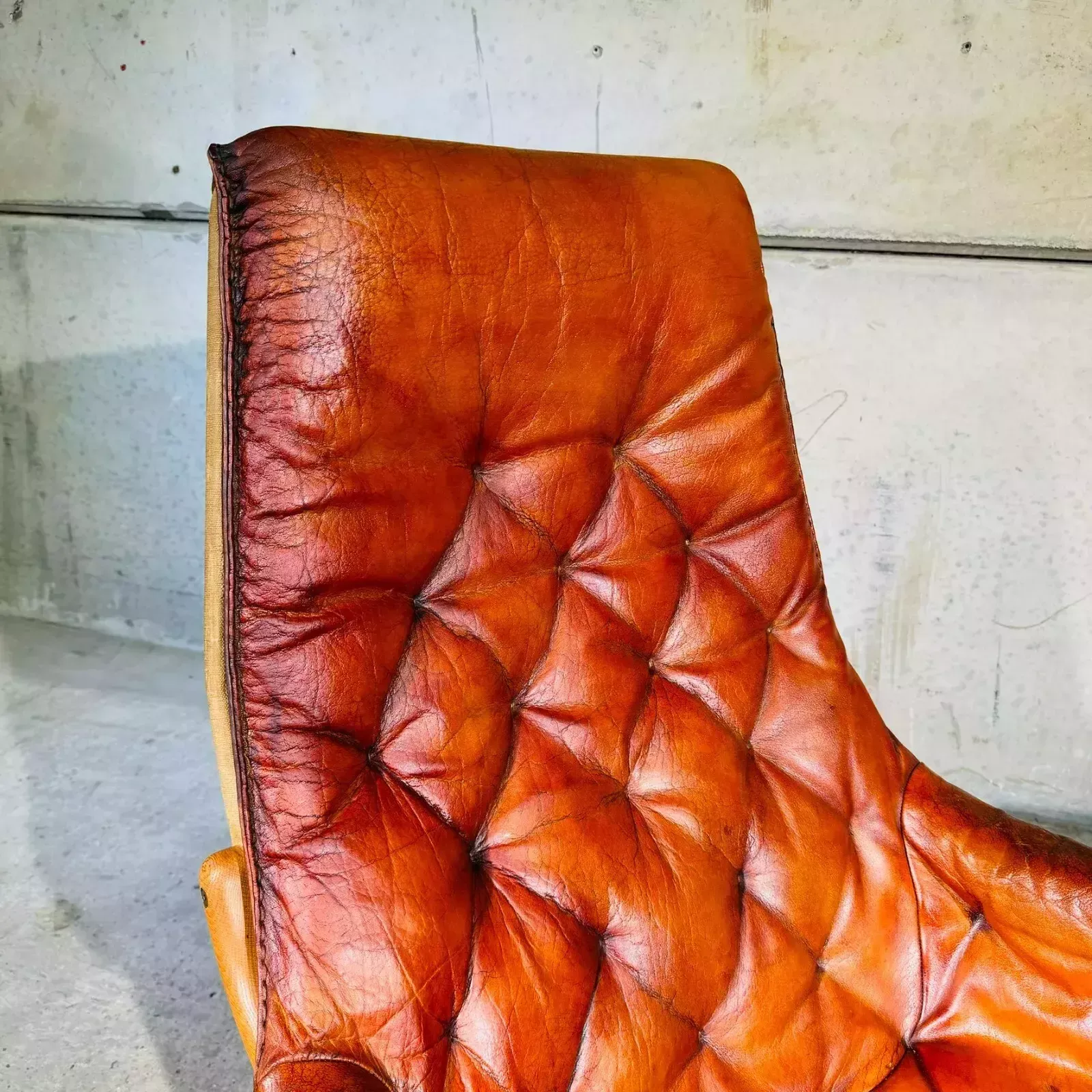 photo furniture Pair Of 1960s Scandinavian High Back Leather Swivel Chairs By Berg #A318