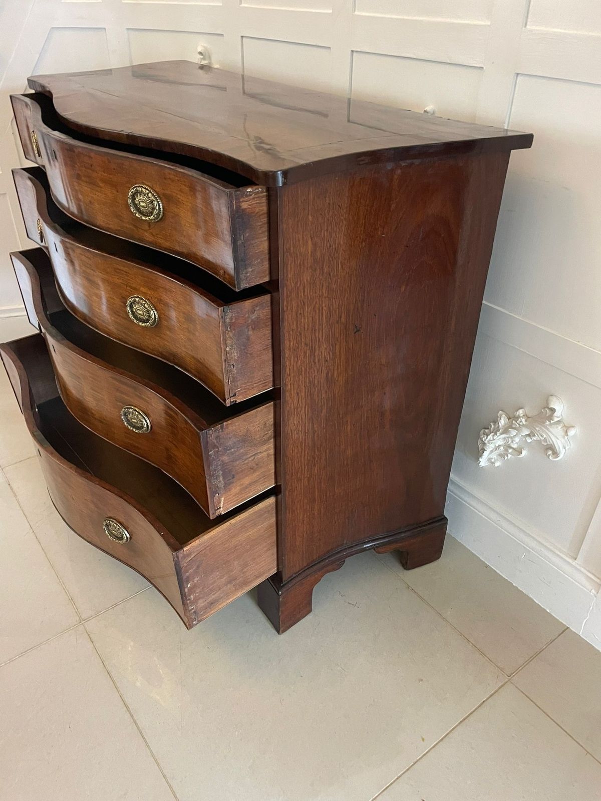 Furniture Antique 18th Century Quality Figured Mahogany Serpentine Chest Of Drawers photo