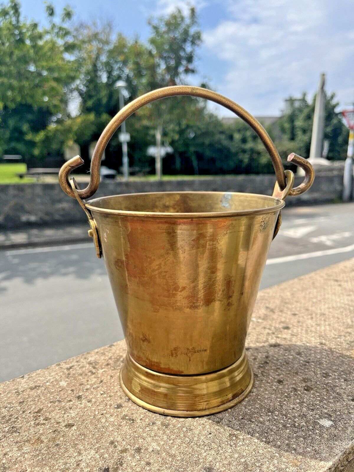 photo vinterior C1910 Antique Art Nouveau Brass Hanging Pail Water Grain Bucket Flower Plant Pot