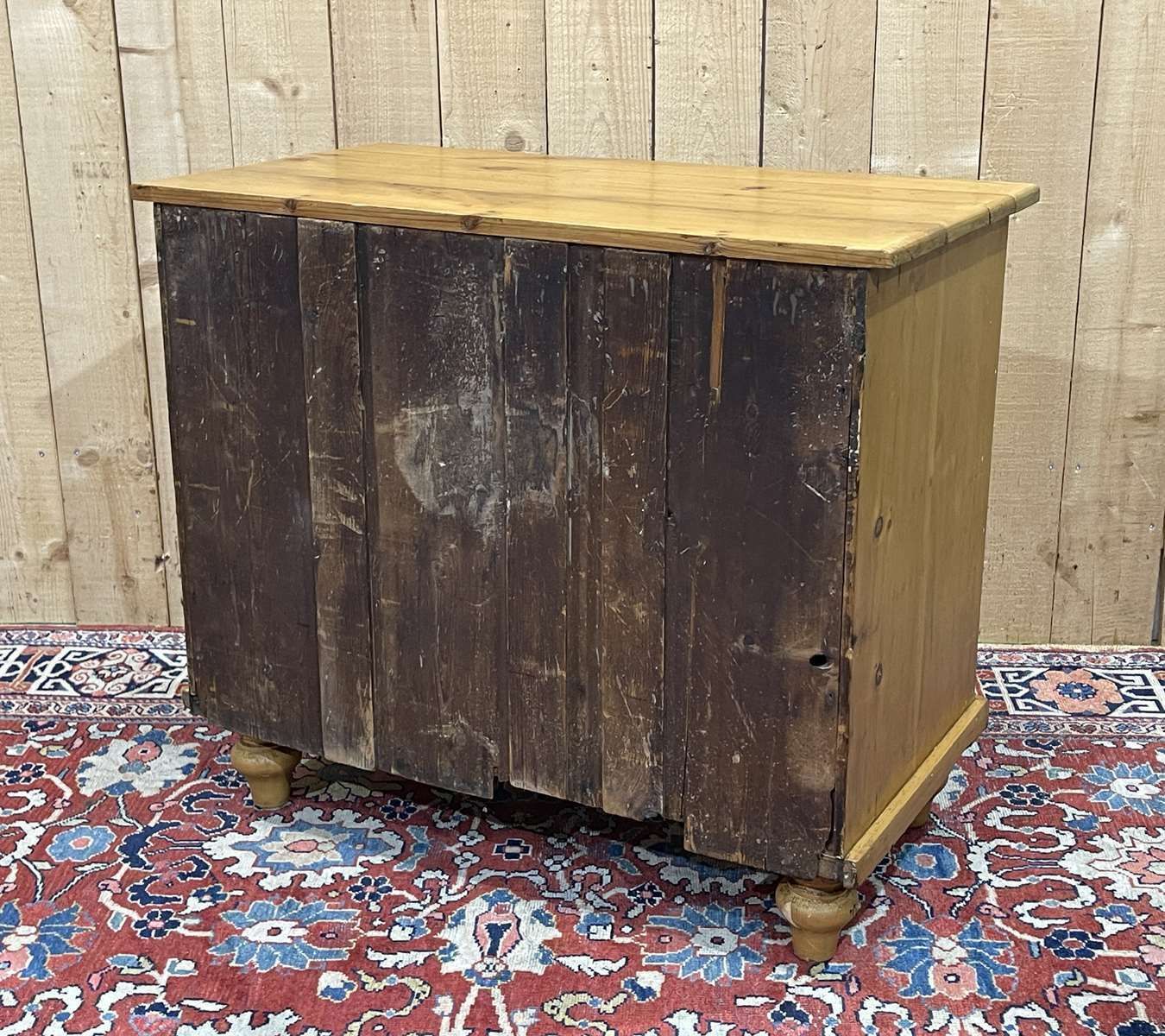 photo vinterior English Chest Of Drawers In Fir From The End Of The 19th Century