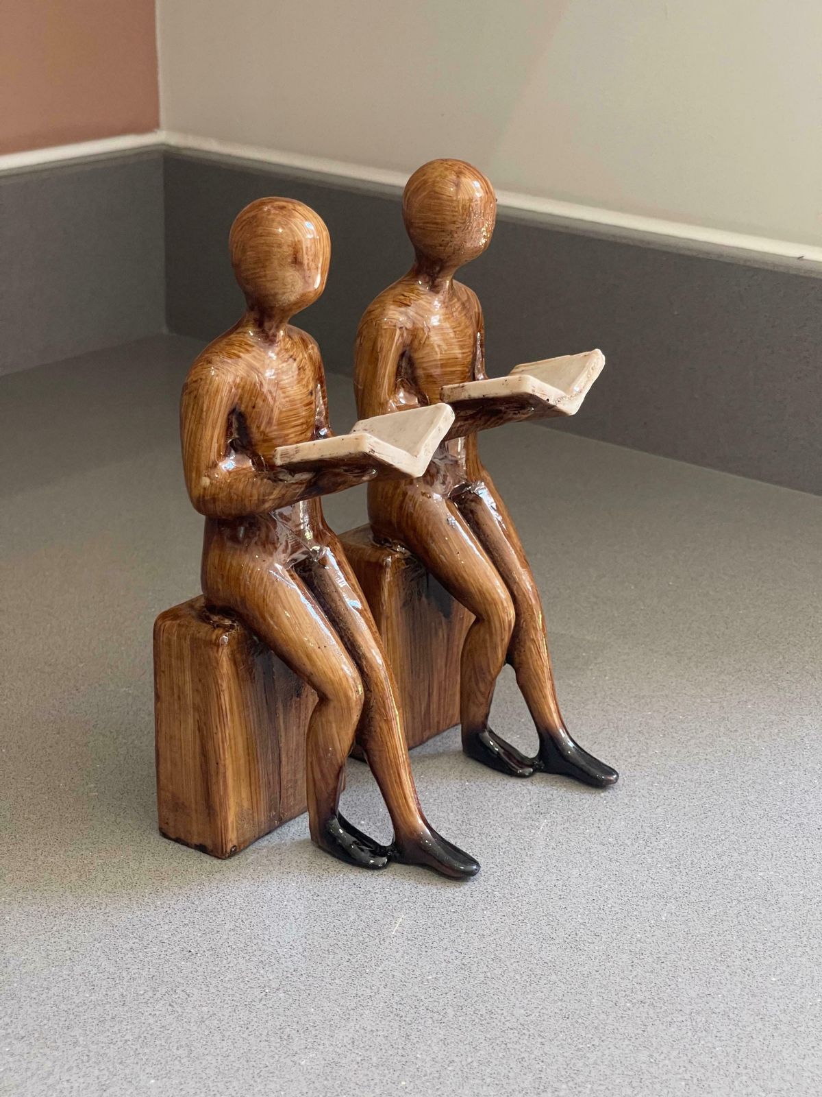 photo furniture Carving Wooden Sculptures Book End Set Of 2 Decorative Figurine Of Book Holders