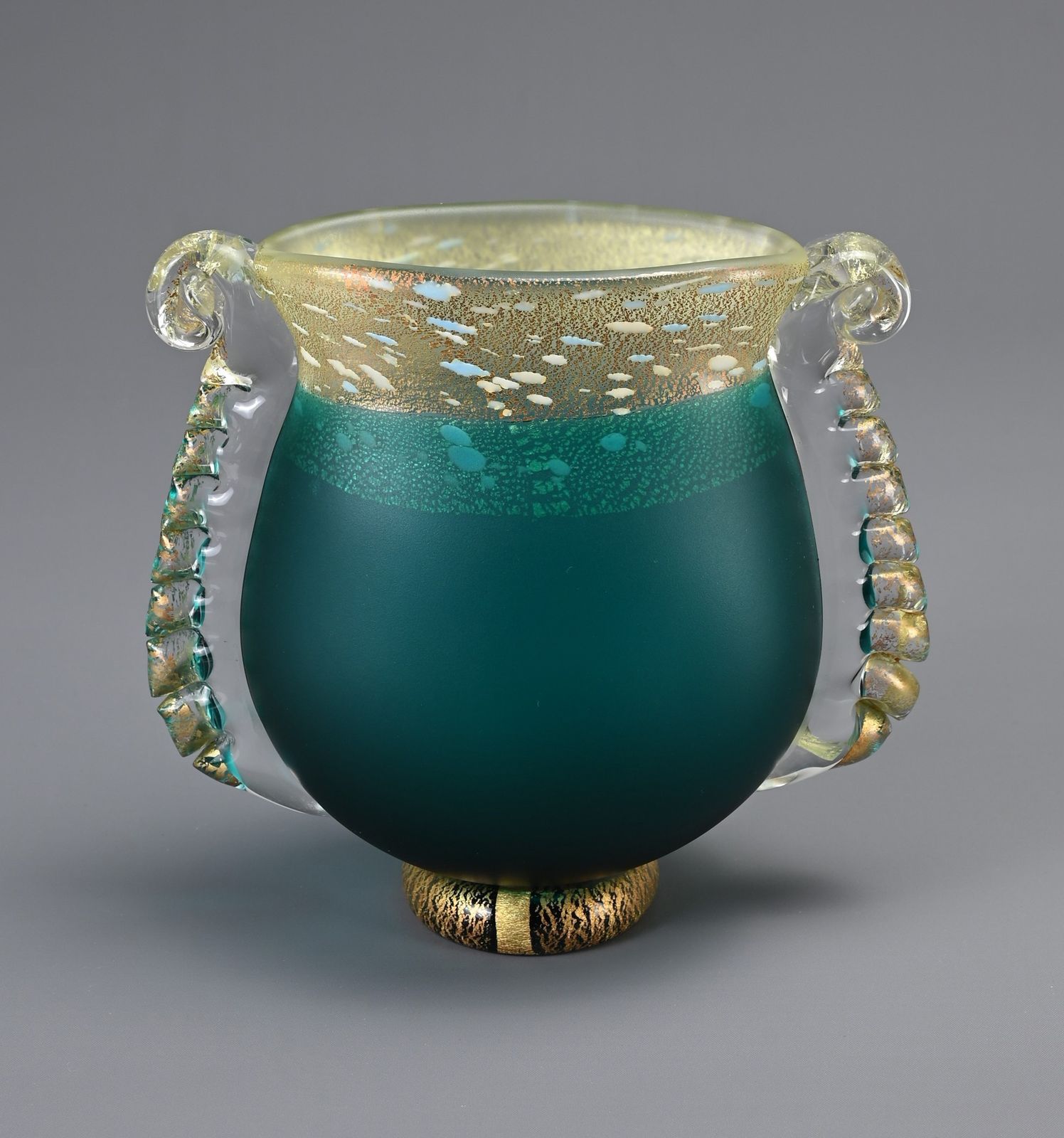 Japanese Green Art Glass Vase By Kuniaki Kuroki Heisei Period photo vinterior