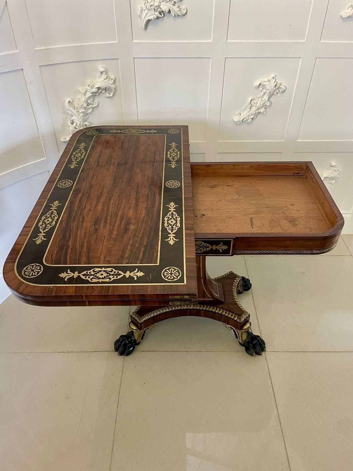 photo vintage Magnificent Quality Antique George III Rosewood Brass Inlaid Side Table By George Bullock