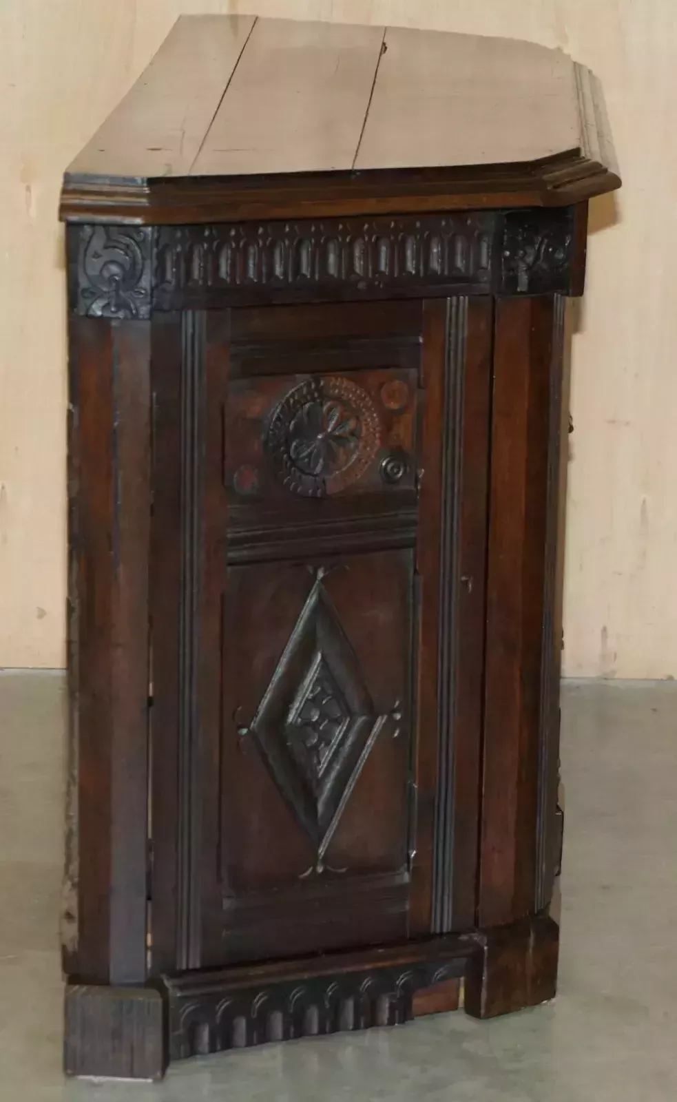 photo vinterior Antique 1685 Dated Hand Carved Chest Of Drawers Sideboard With Side Cupboards