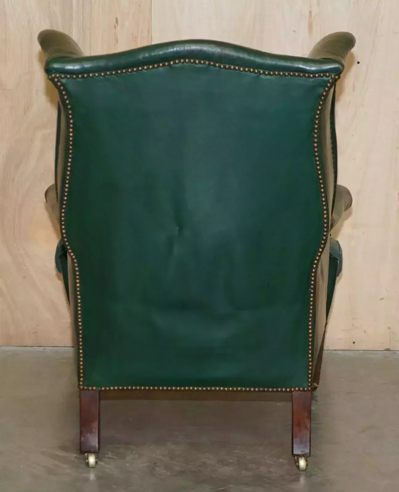 photo vinterior Pair Of Antique Victorian Original Green Leather Upholstery Wingback Armchairs