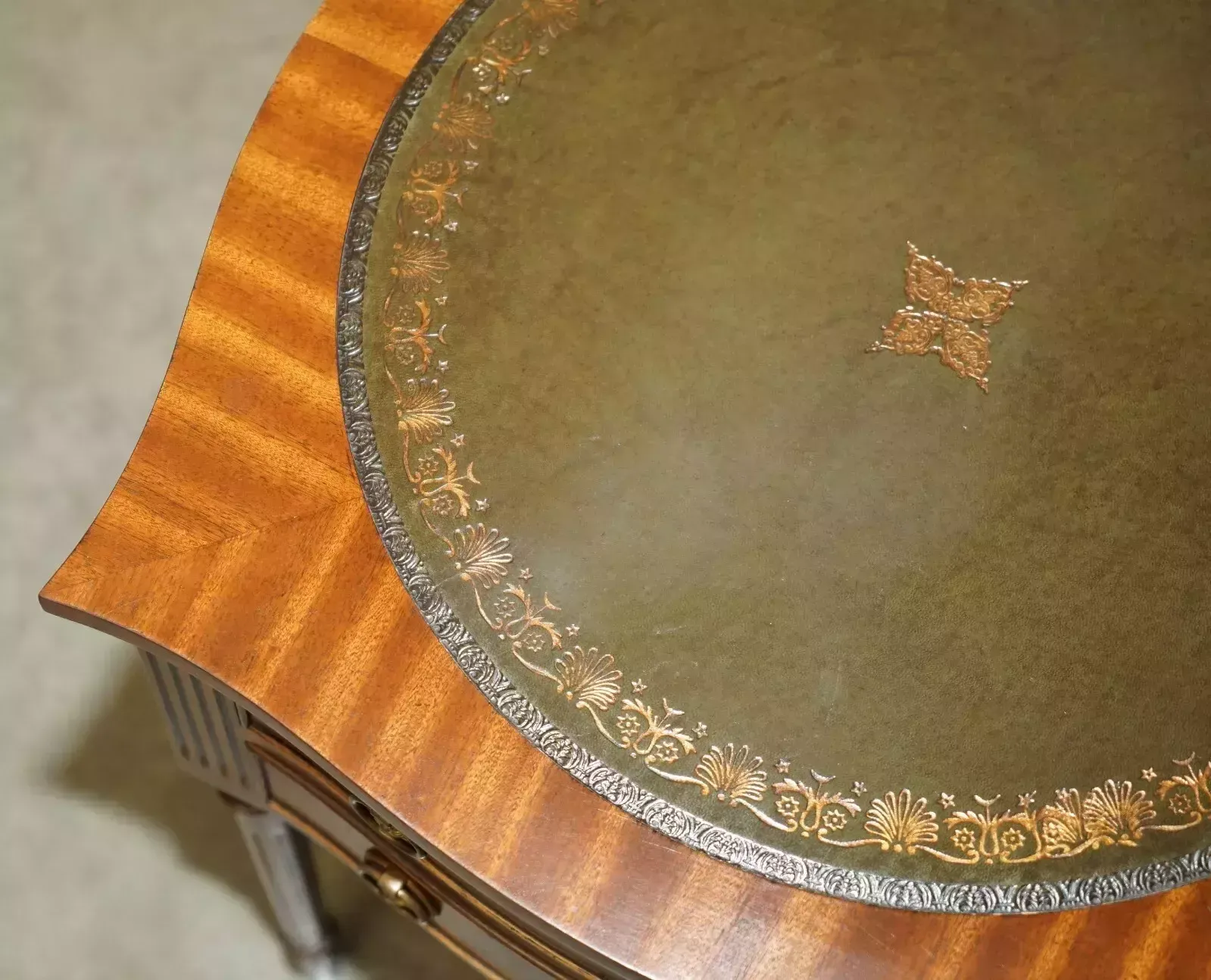 Stunning Pair Of Vintage Flamed Mahogany Green Leather Bevan Funnell Side Tables photo vintage