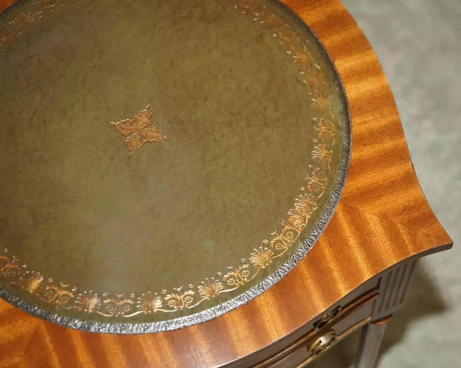 photo furniture Stunning Pair Of Vintage Flamed Mahogany Green Leather Bevan Funnell Side Tables