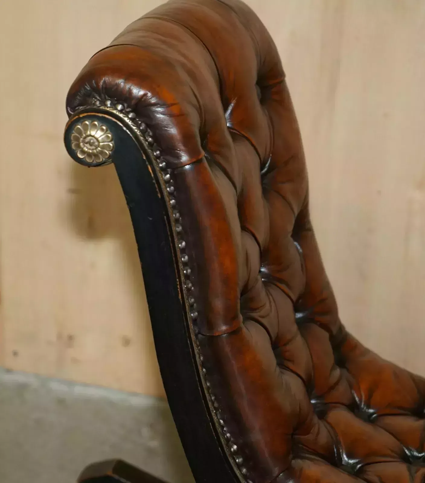 photo vinterior Fully Restored Antique Victorian Aesthetic Movement Chesterfield Rocking Chair