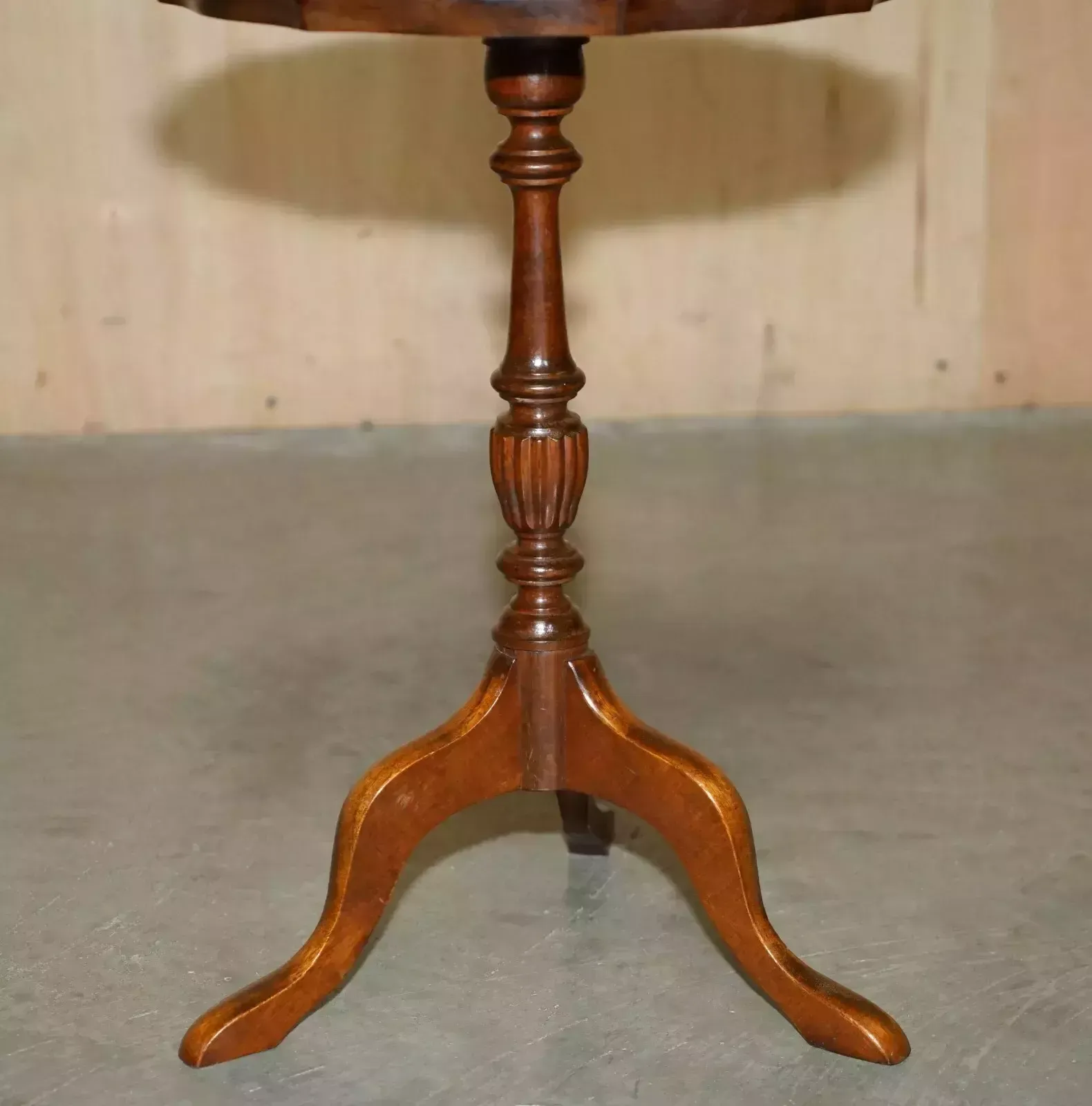 Restored Pie Crust Edge Gold Leaf Brown Leather Tripod Side End Lamp Wine Table photo vinterior