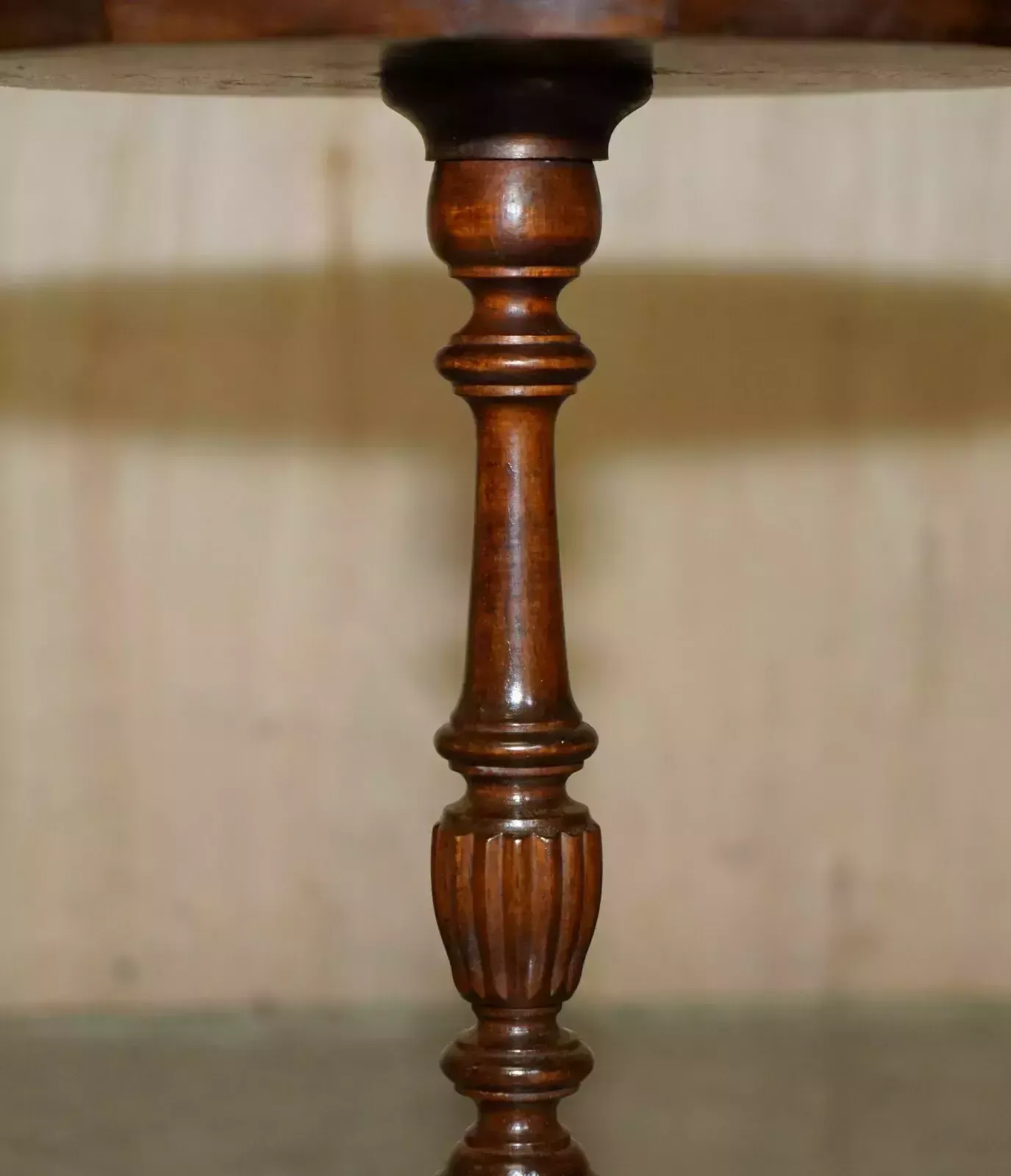 Restored Pie Crust Edge Gold Leaf Brown Leather Tripod Side End Lamp Wine Table photo buy