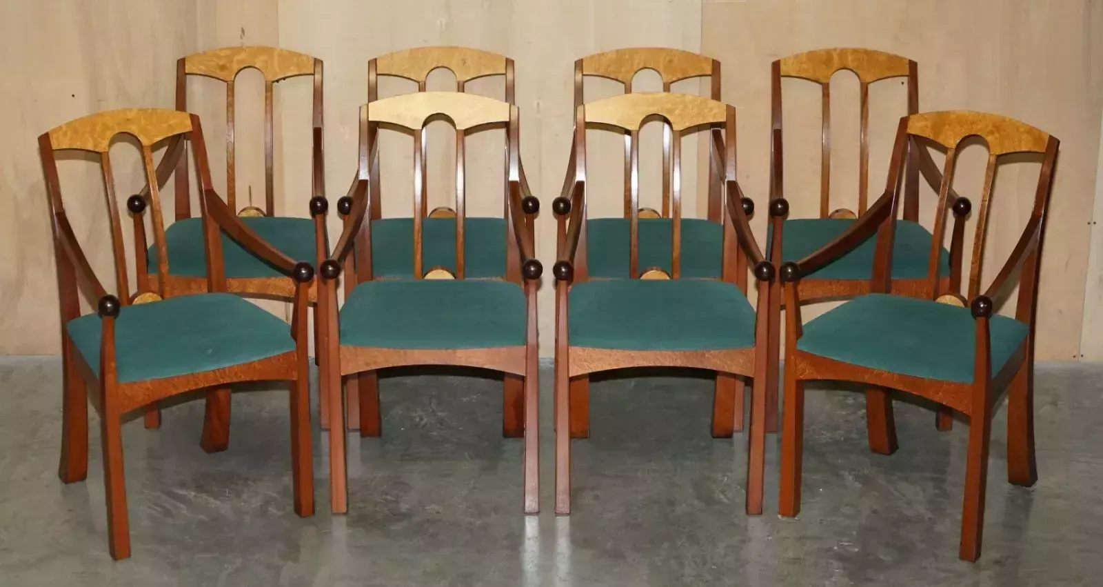 photo vinterior Original Andrew Varah Burr Walnut & Amboyna Wood Round Dining Table & Chairs Set