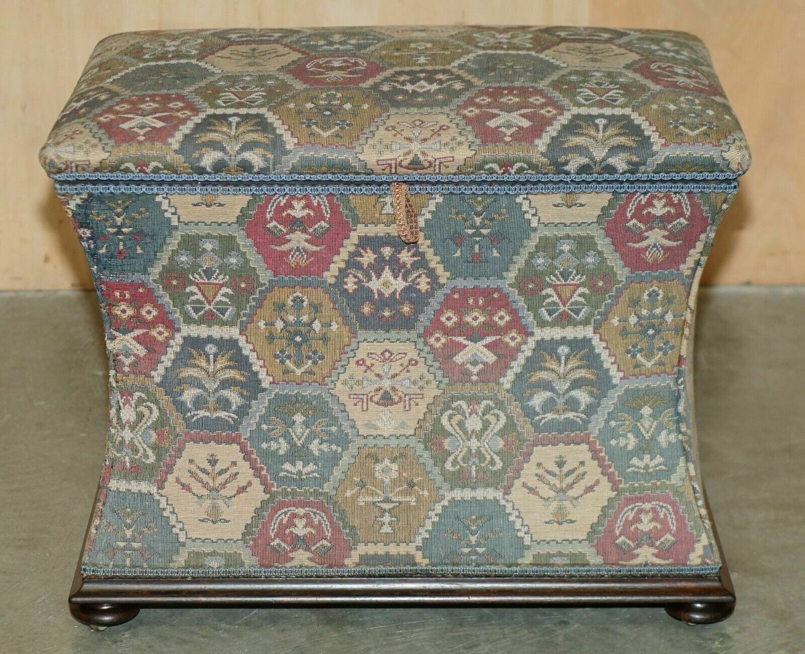 Victorian Circa 1880 Kilim Embroidered Upholstery Ottoman Footstool Trunk photo vinterior