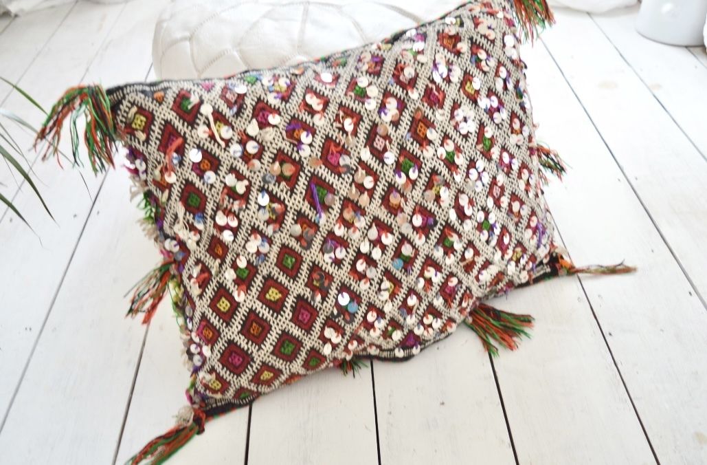 Vintage Moroccan Berber Pillow Cushion Cover Kilim photo furniture