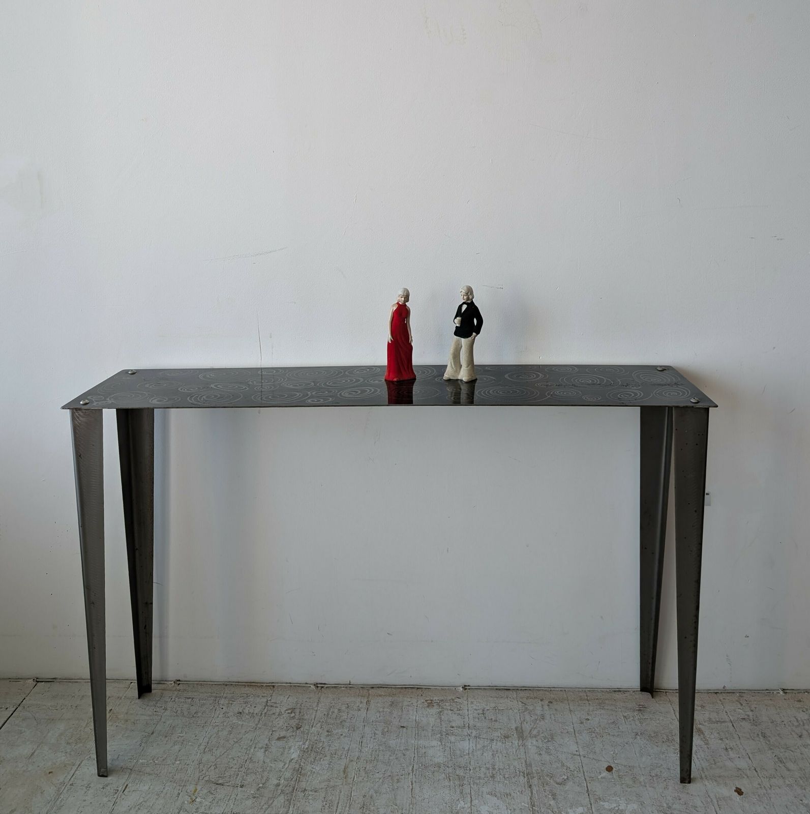 Super Stylish Postmodern American Steel Console With Spiral Squiggle Design 1980s / 1990s photo 495.0
