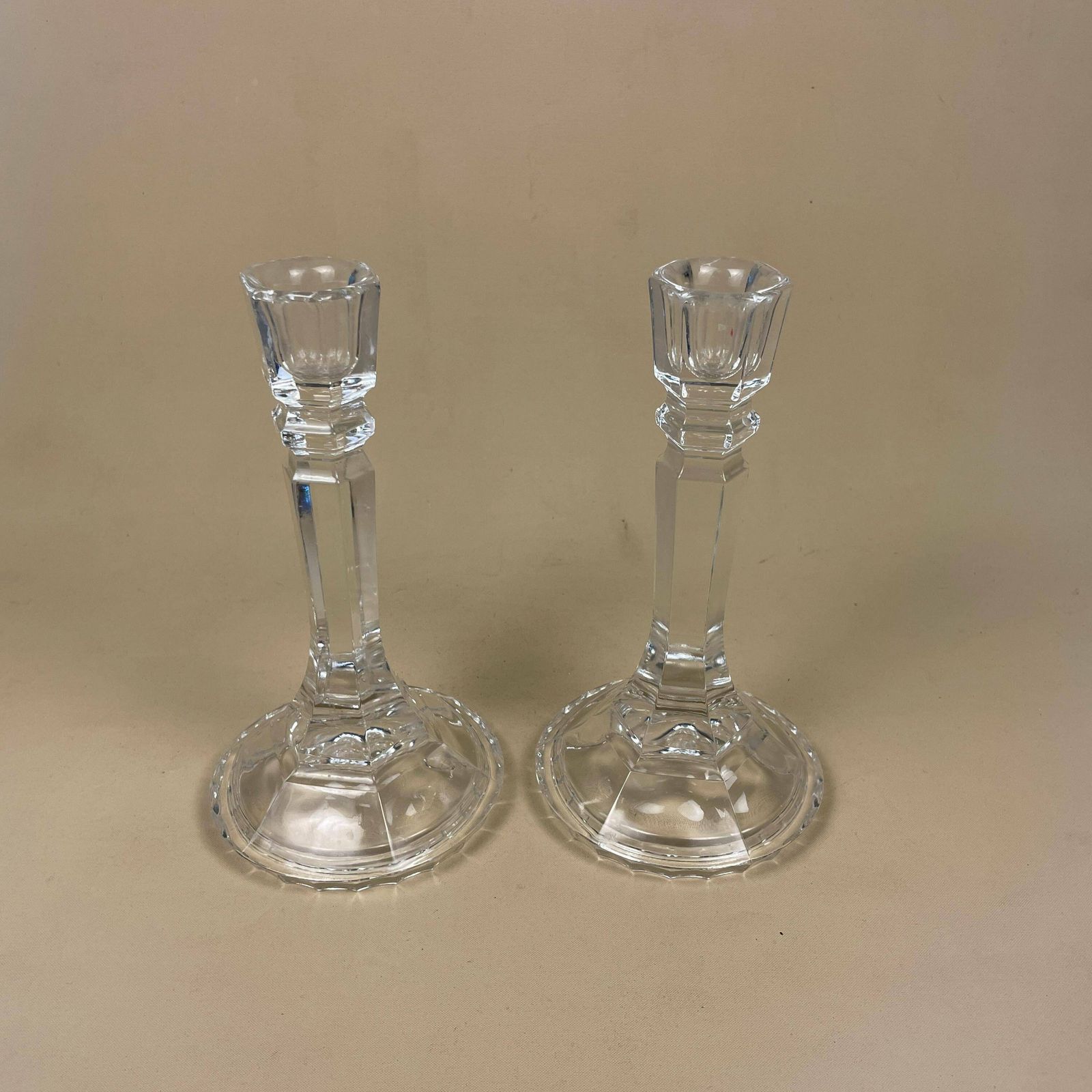 Vintage Pair Of Matching Clear Glass Candlestick Candle Stick Holder Lights Vintage Taper Dinner Candlesticks Chandelier Round Base Retro