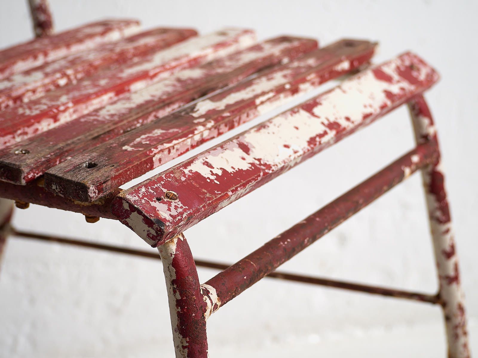 photo furniture Antique Red And White Terrace Chairs (C.1920). Set Of 4 Pieces