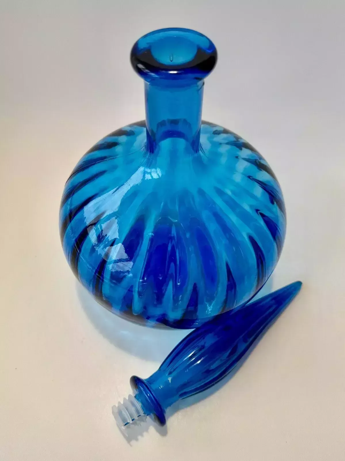 photo vinterior Stunning 1960’s Blue Empoli Glass Onion Shaped Genie Bottle Made In Italy