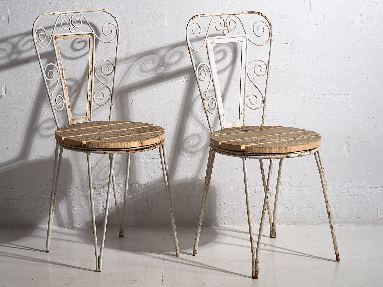 Antique Outdoor Chairs In White (C.1920). Set Of 4 Pieces photo vinterior