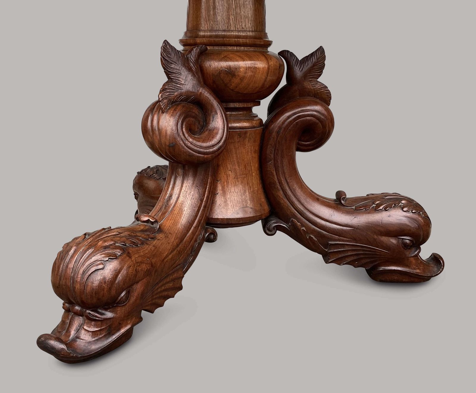 photo vinterior Magnificent C19th Large Walnut And Specimen Marble Centre Table