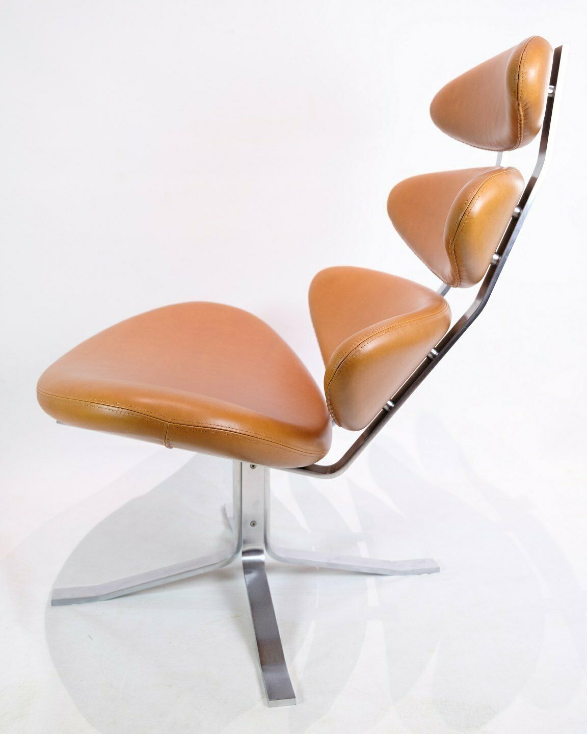 Corona Lounge Chair Model Ej 5 In Walnut Elegance Leather By Poul M. Volther For Erik Jørgensen From 1960s photo for sale