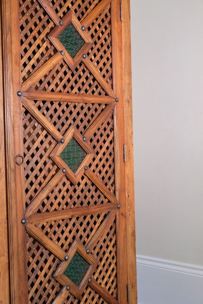 Linen Cupboard With Lattice Work & Green Glass photo vinterior