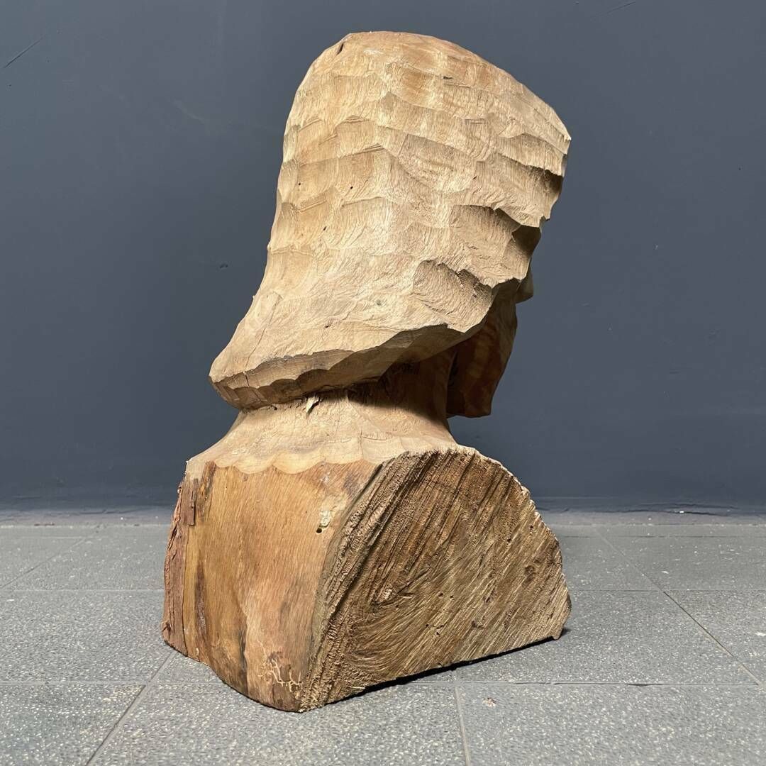 Houten Gesculpteerd Hoofd Of Buste Van Een Man Met Een Baard photo buy