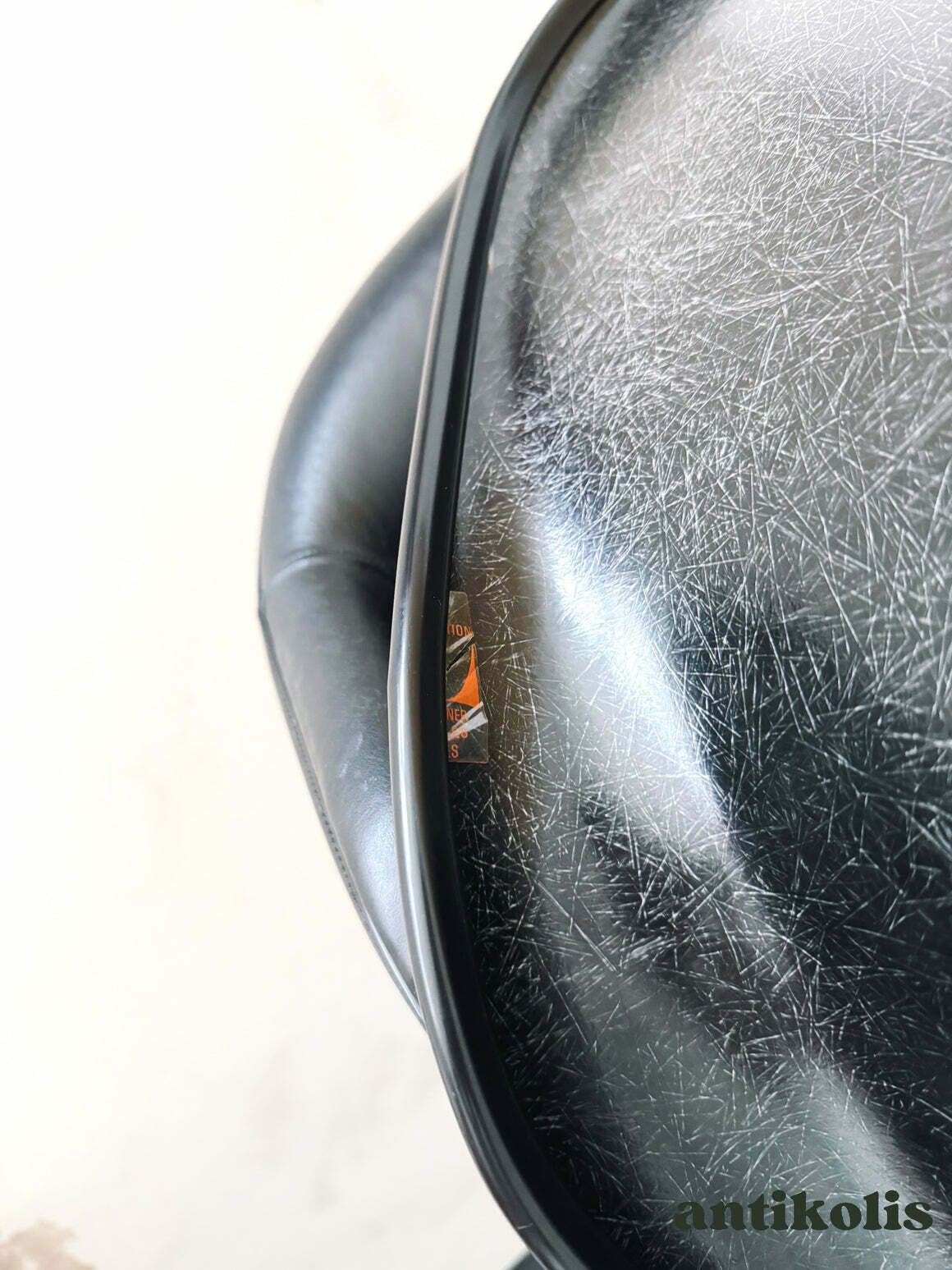 photo vinterior 8 La Fonda Mid Century Chairs Herman Miller Charles & Ray Eames Fiberglass