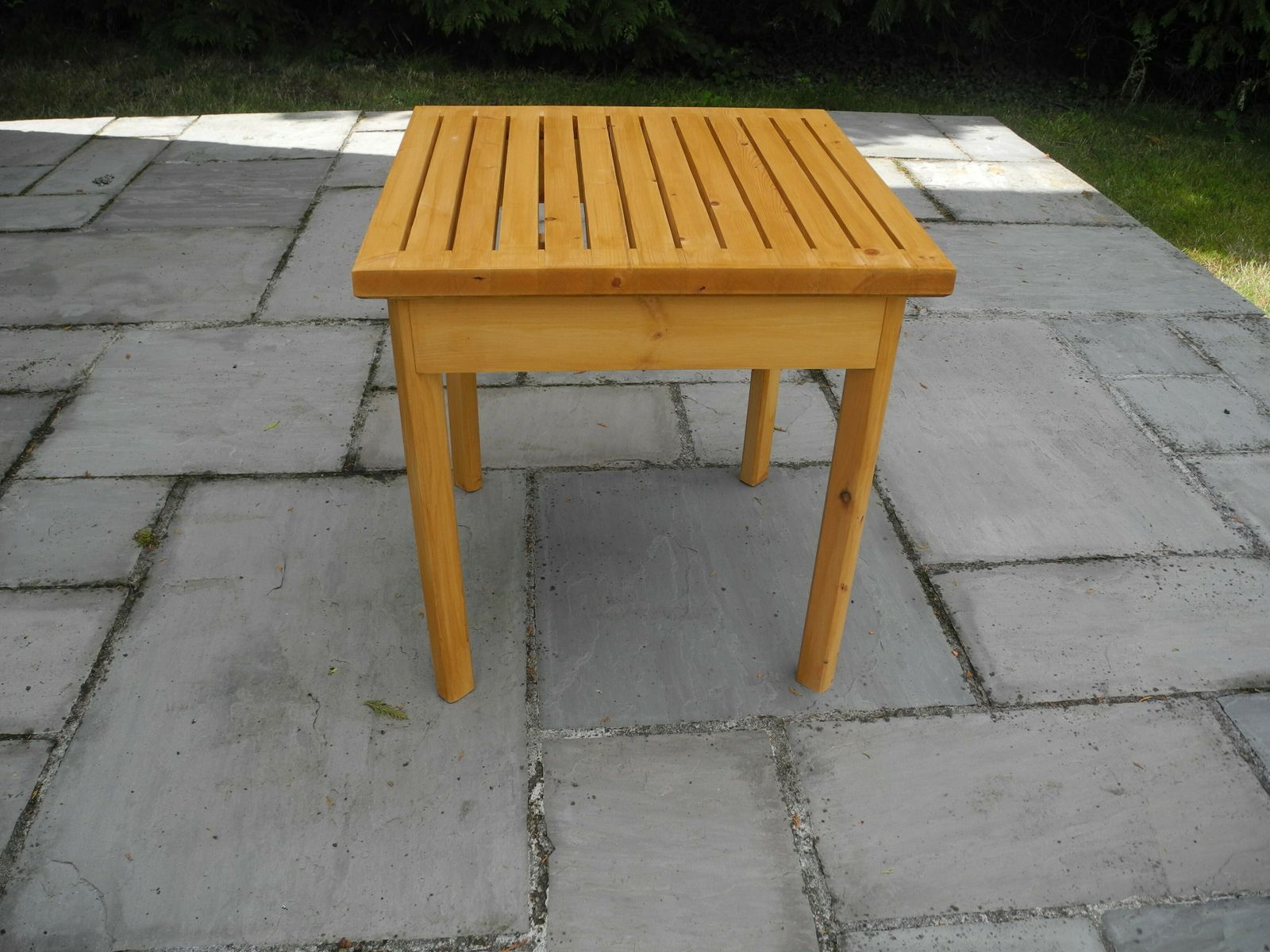 Contemporary Garden End Table photo 89.0
