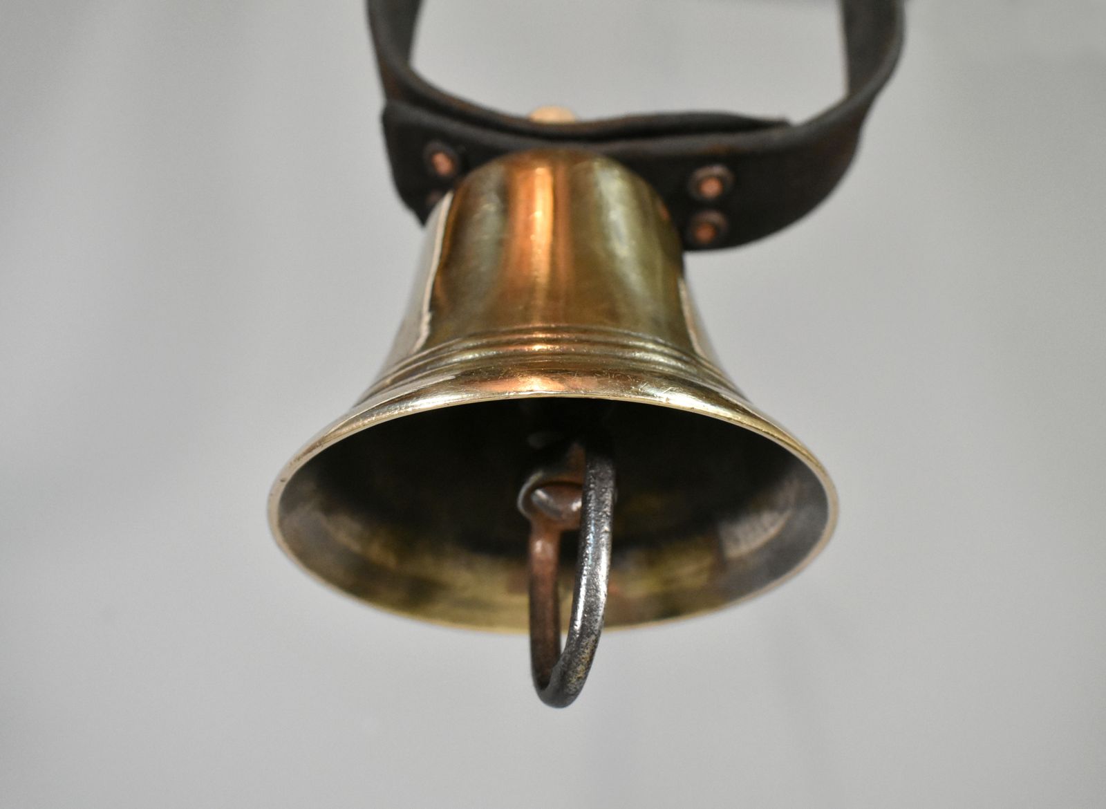 Antique Pyrenees Mountain Cow Bell In Brass photo vinterior