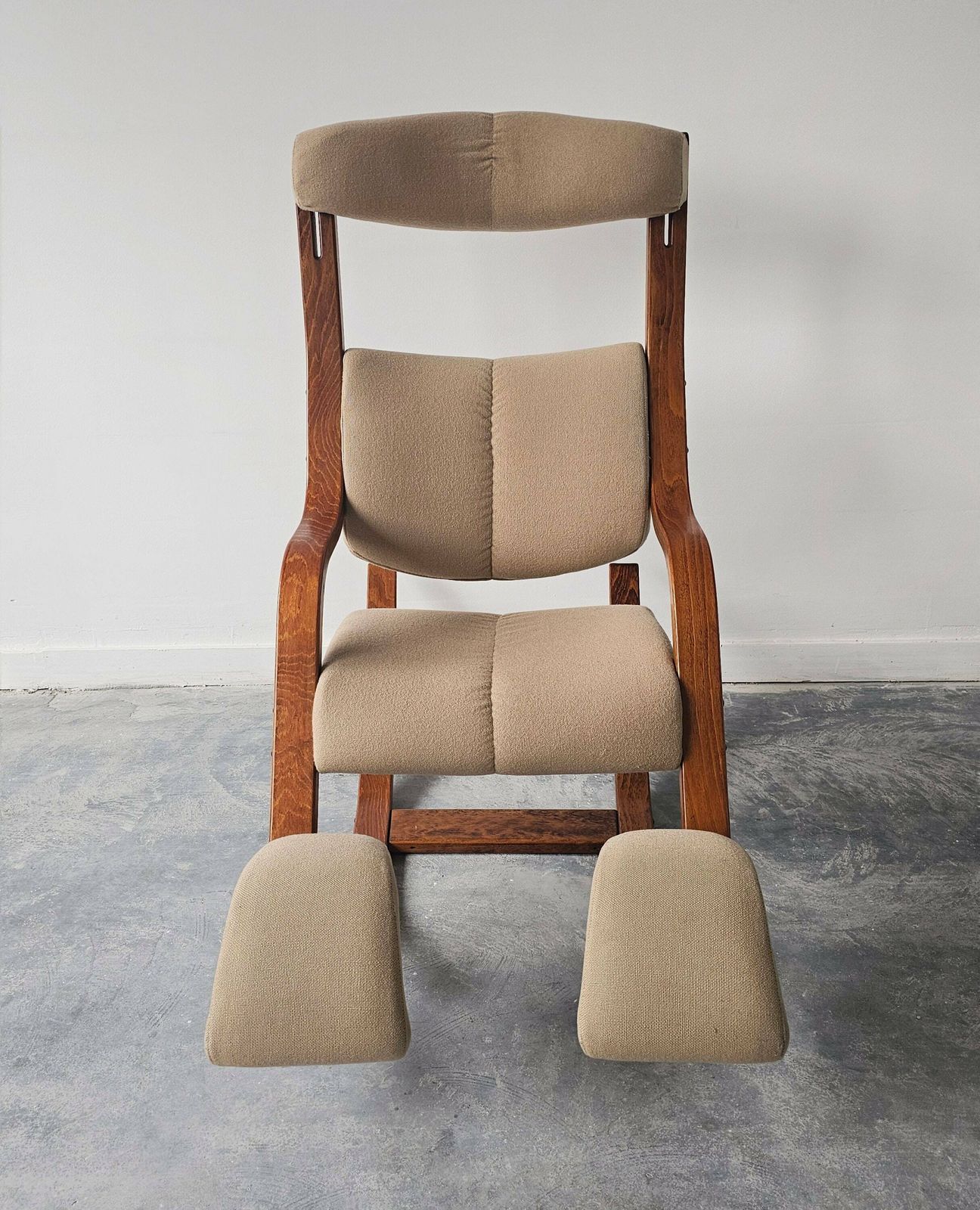 photo furniture Iconic Gravity Balans Reclining Chair By Peter Opsvik For Varier // Made In Norway In 1980s