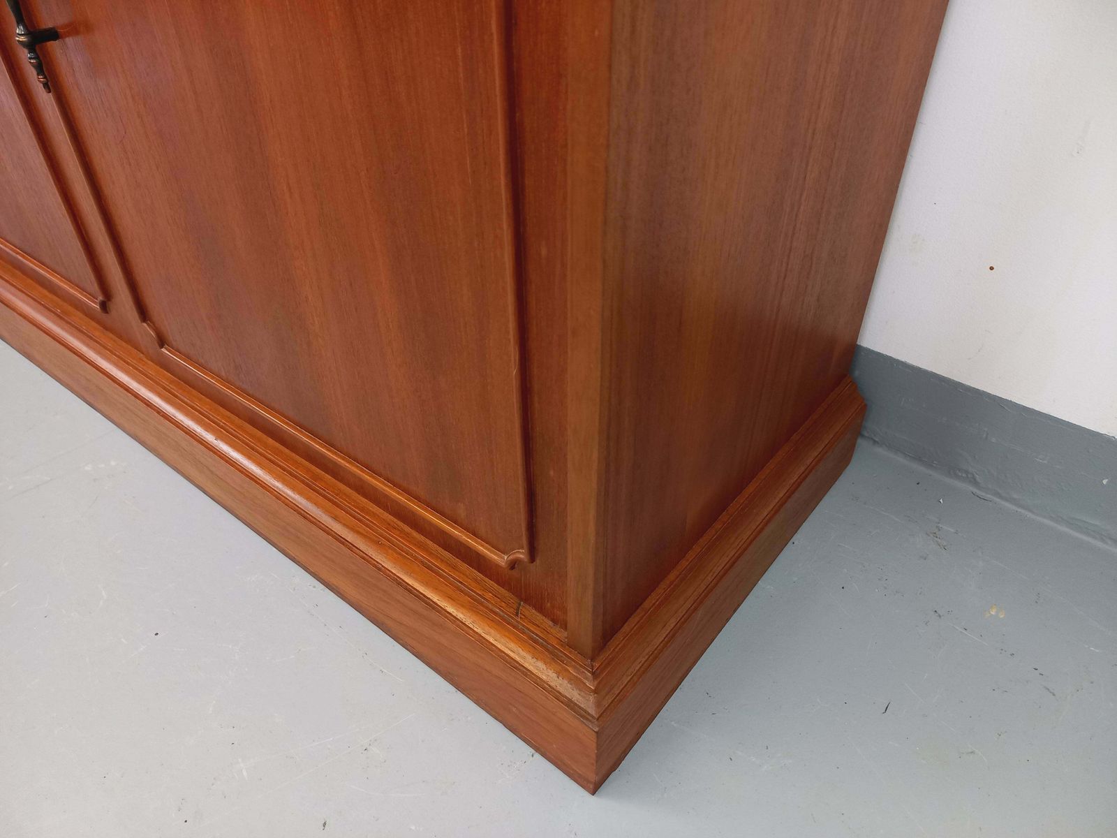 photo furniture Meuble de rangement anglais en teck, années 1960