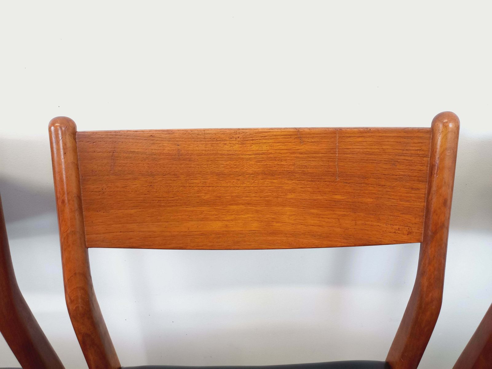 photo furniture 6 Fristho Franeker Teak Chairs
