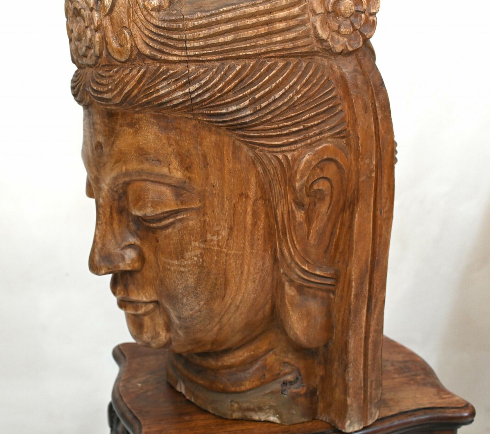 Carved Tibetan Buddha Best Statue Buddhist Head Statue photo vinterior