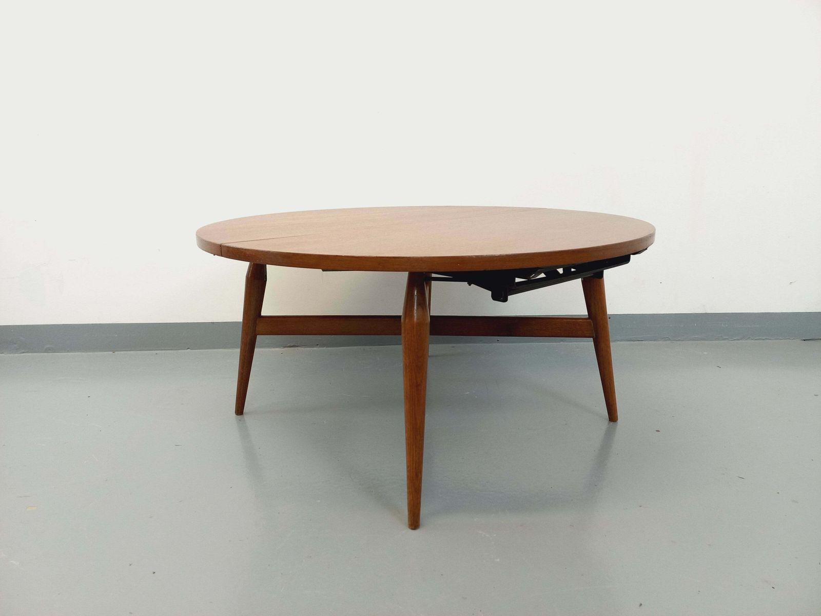 Table basse ronde extensible Smorrebrod en teck, par Arne Vodder photo 1637.0