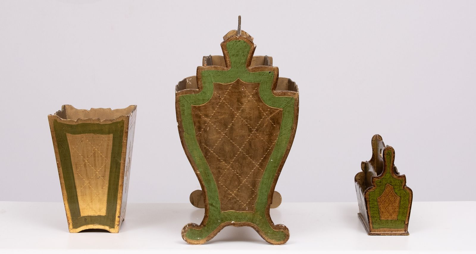 Set Van 3 Florentijnse Accessoires: Krantenrek, Brievenhouder En Papiermand, Jaren 1960, Italië photo furniture