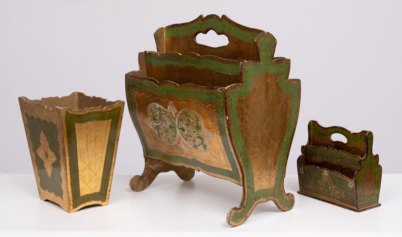 Set Van 3 Florentijnse Accessoires: Krantenrek, Brievenhouder En Papiermand, Jaren 1960, Italië